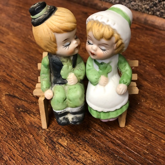Salt and pepper shakers - Picture 2 of 3